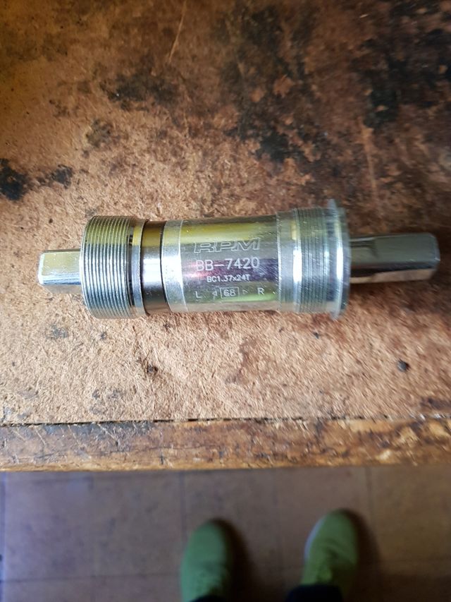 CARTRIDGE BOTTOM BRACKET