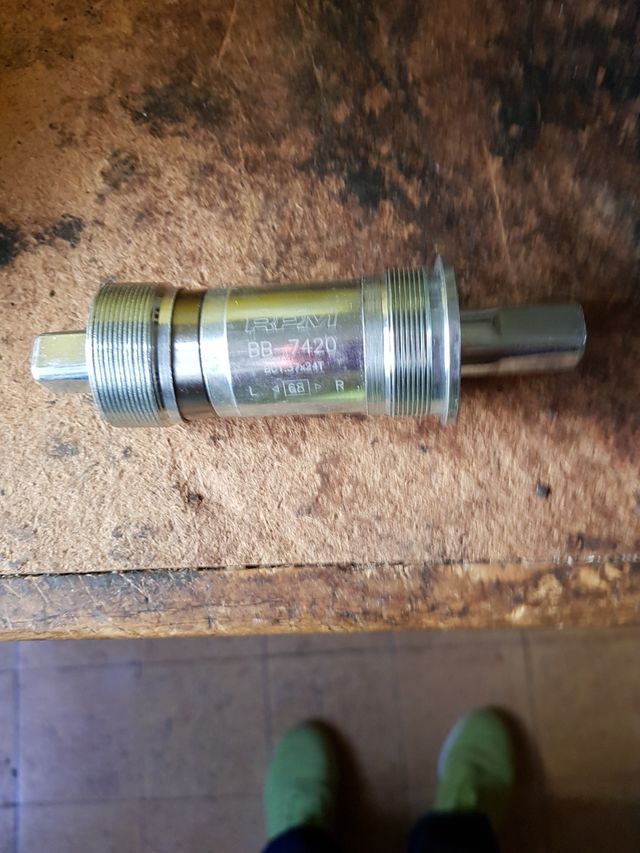 CARTRIDGE BOTTOM BRACKET