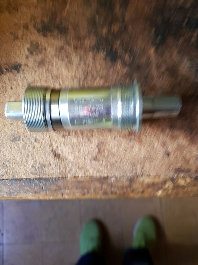 CARTRIDGE BOTTOM BRACKET
