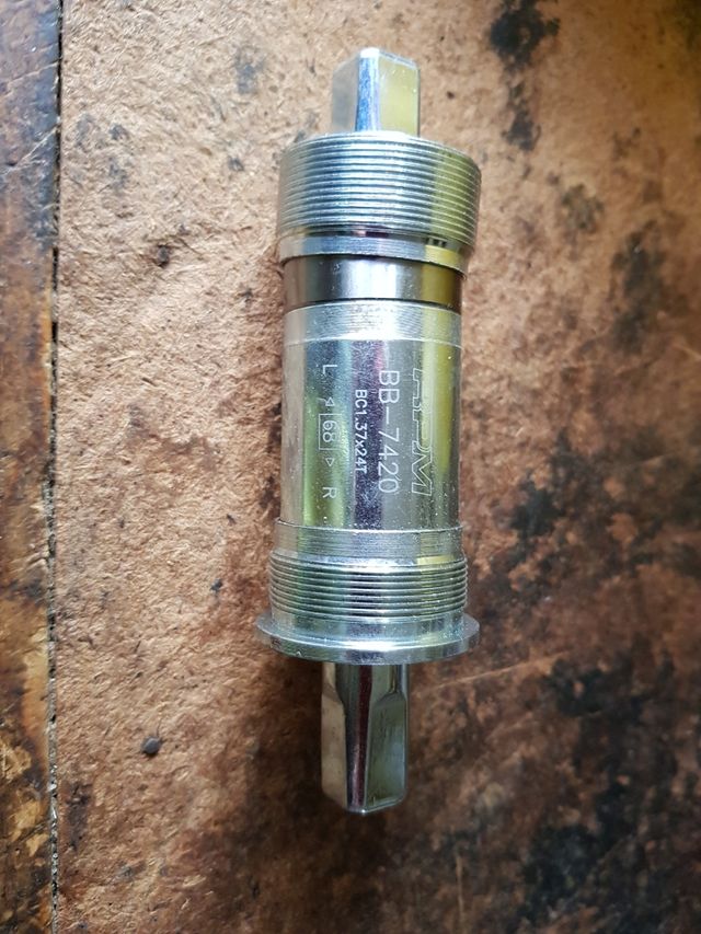 CARTRIDGE BOTTOM BRACKET