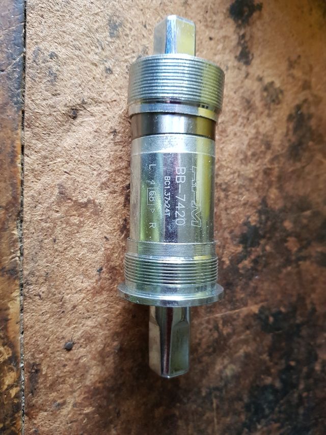 CARTRIDGE BOTTOM BRACKET
