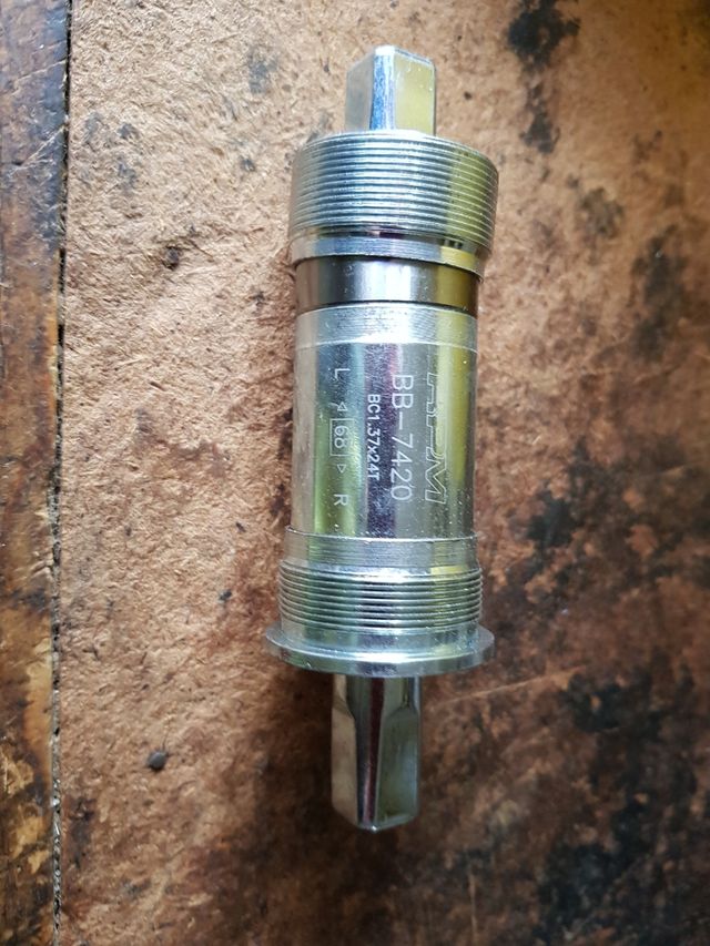 CARTRIDGE BOTTOM BRACKET