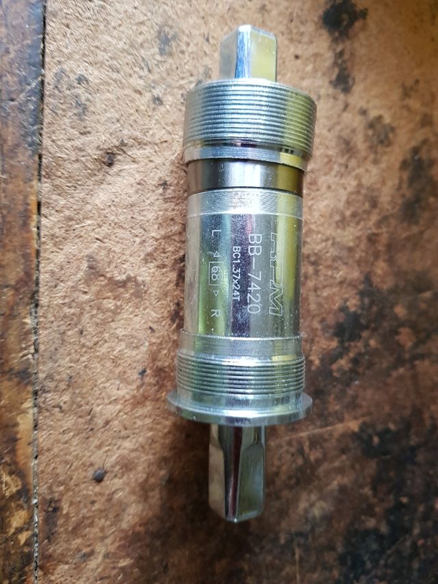 CARTRIDGE BOTTOM BRACKET