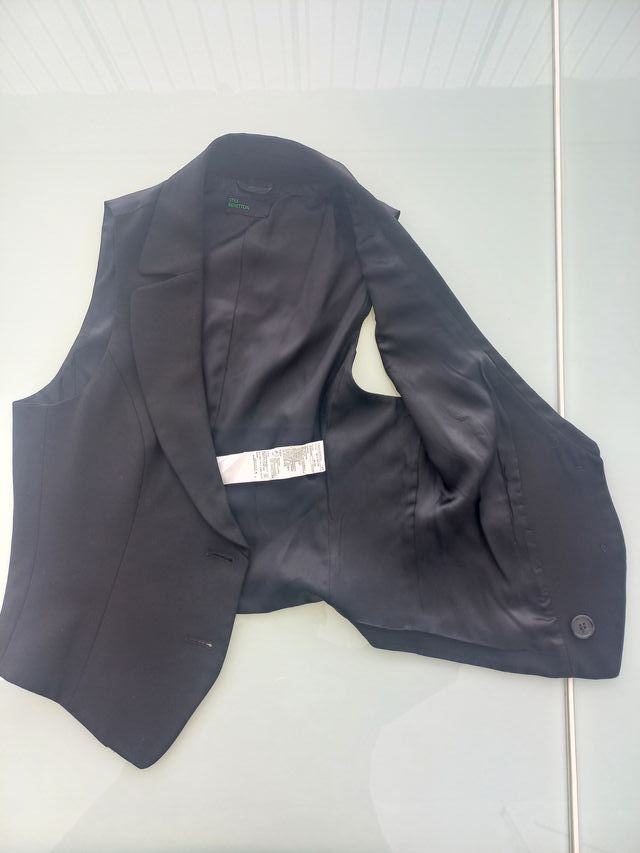 Chaleco gilet negro de mujer Stile Benetton