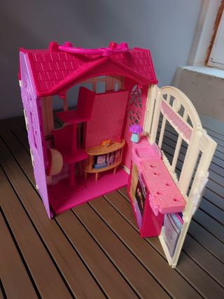 Casa di Barbie, richiudibile e portatile