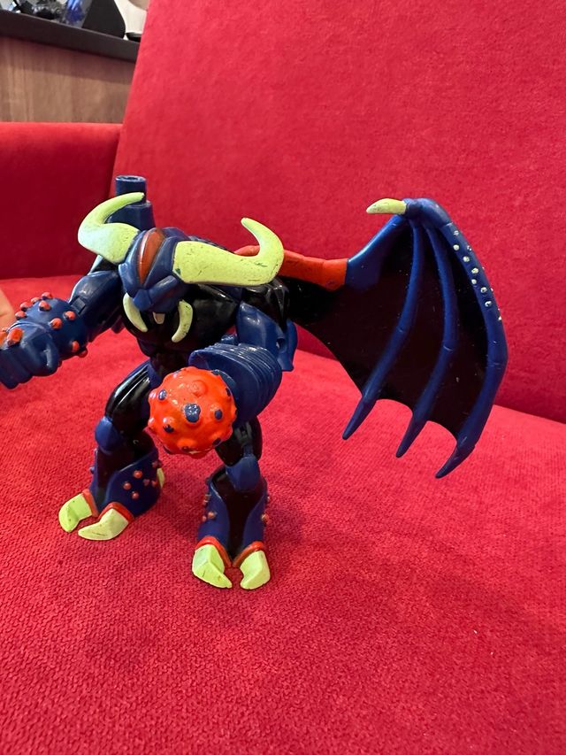 Personaggio dei Gormiti da collezione con magneti