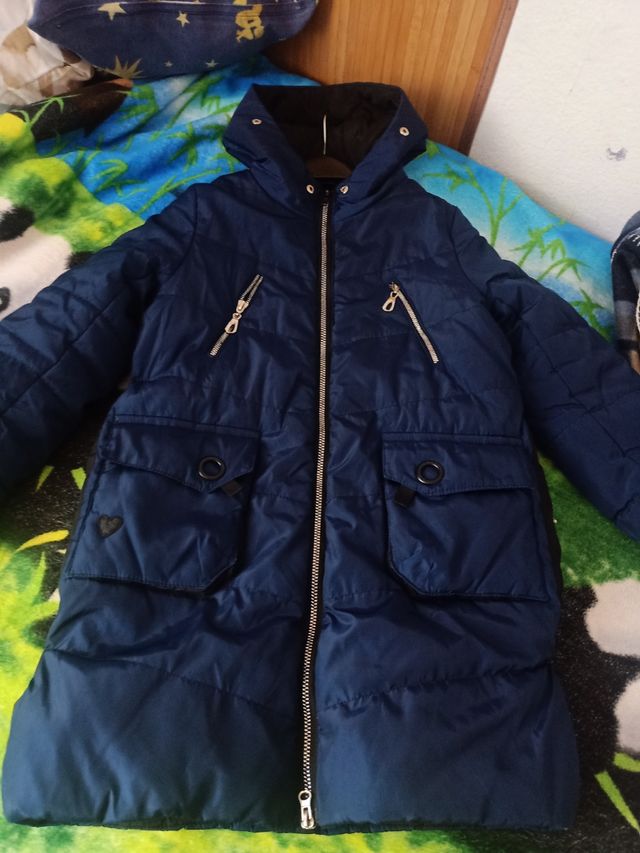 Anorak unisex azul con capucha