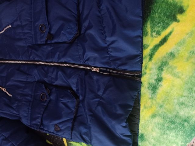 Anorak unisex azul con capucha