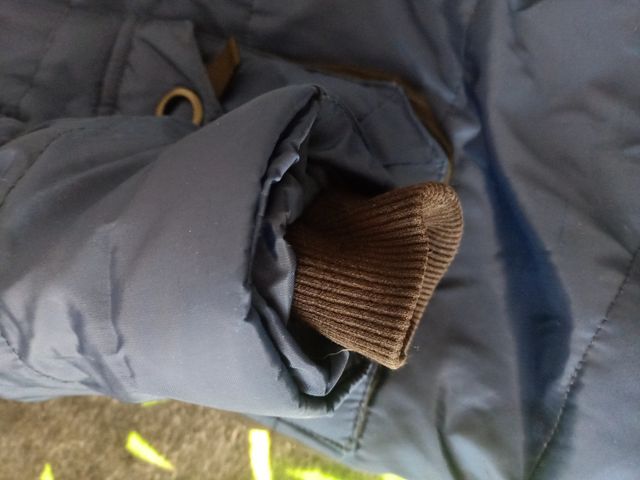 Anorak unisex azul con capucha