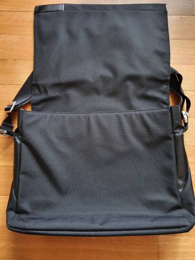 Borsa tracolla PIQUADRO