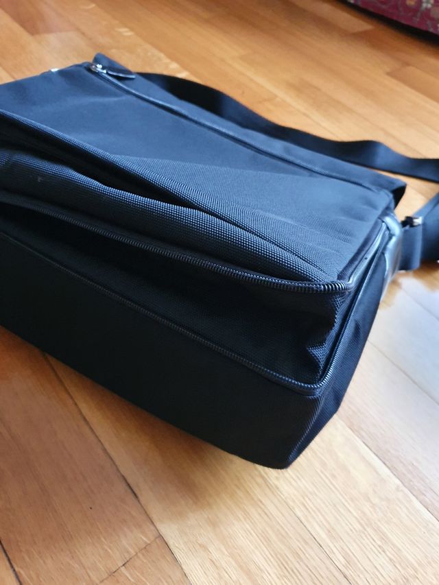 Borsa tracolla PIQUADRO