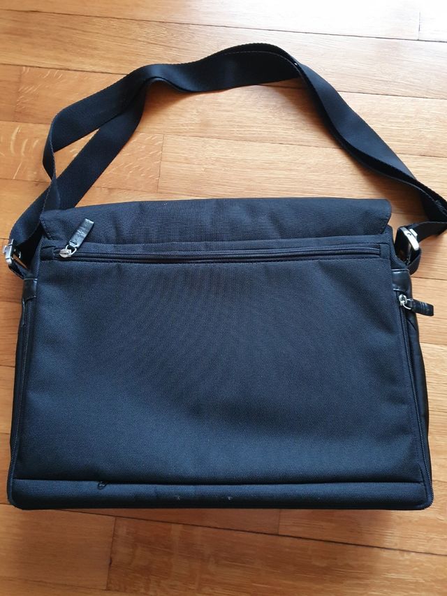 Borsa tracolla PIQUADRO