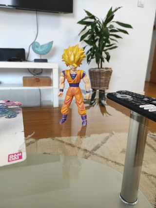 Figura Goku ss3 hybridaction
