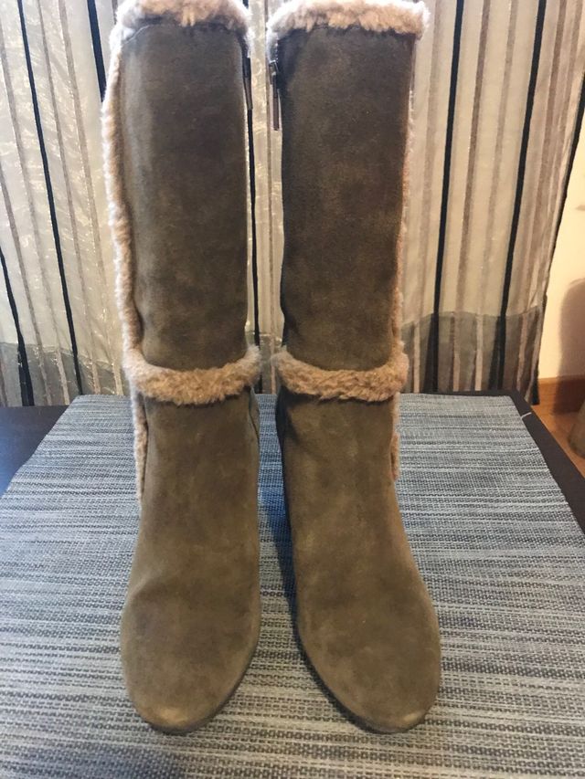 Botas de tacon en ante verde 