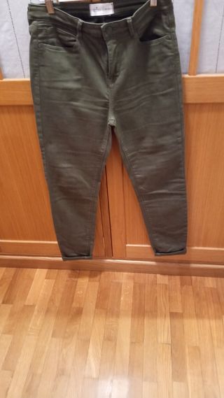 Pantalón verde kaki corte recto
