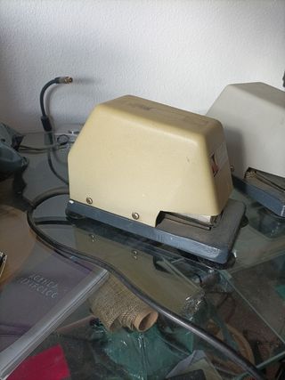 Grapadora eléctrica oficina.