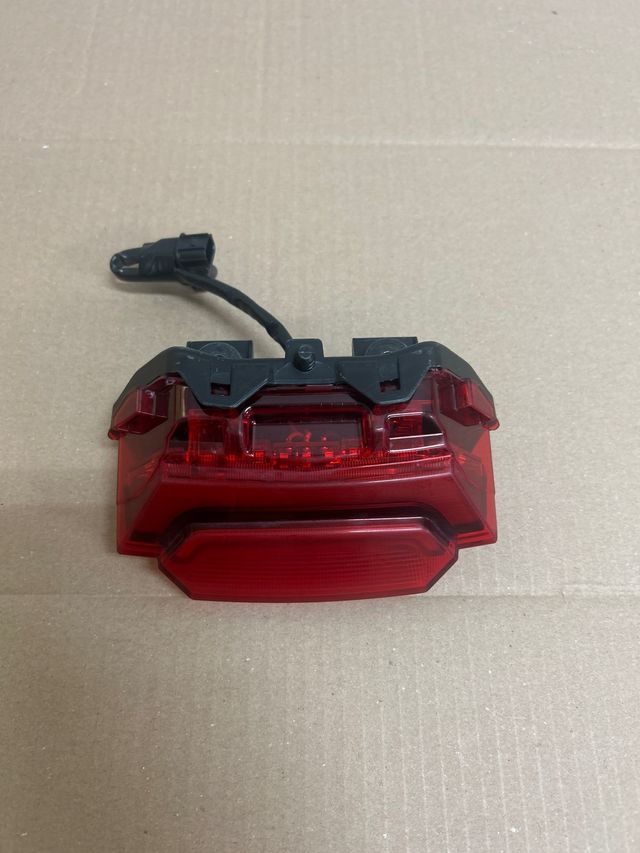 faro trasero honda x adv 750