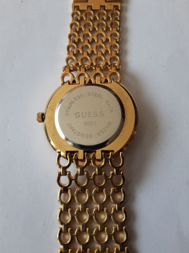 Reloj Guess de mujer, de diseño
