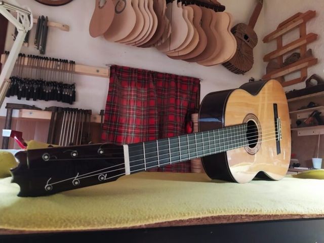 Guitarra de palillo palosanto/cedro luthier martin
