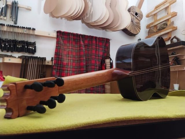 Guitarra de palillo palosanto/cedro luthier martin