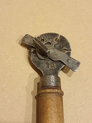 Antiguo Triscador Carpintero.