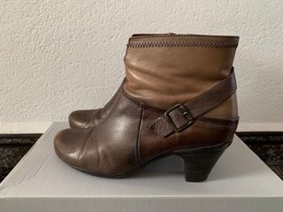 Botines de piel marrón Hispanitas