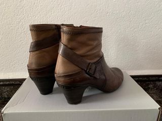 Botines de piel marrón Hispanitas