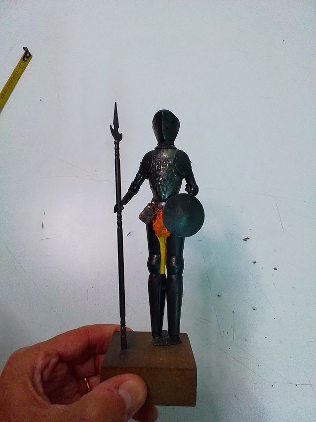 Muñeco con armadura