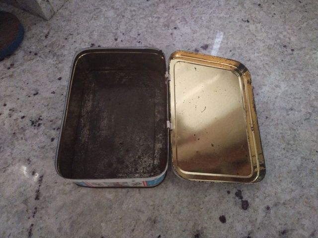 Caja metal vintage de San Pancracio