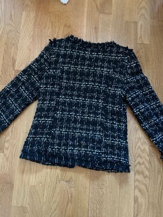 Chaqueta formal negra y blanca