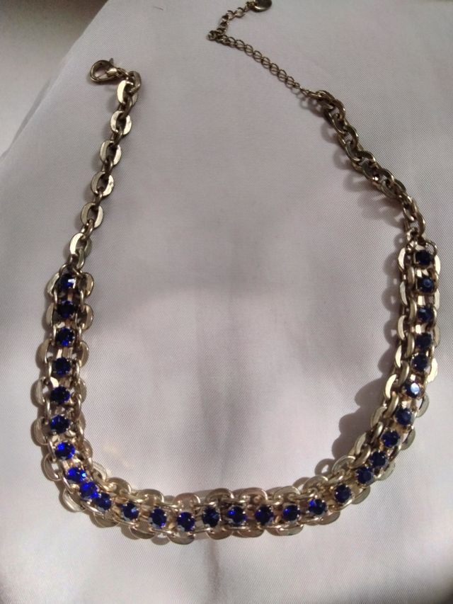 Gargantilla dorada piedra azul