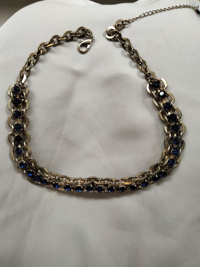 Gargantilla dorada piedra azul