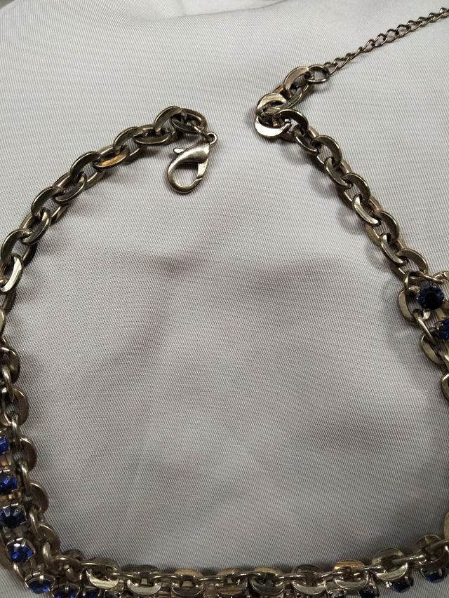 Gargantilla dorada piedra azul