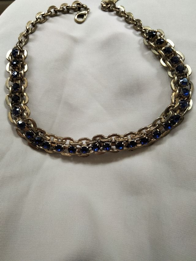 Gargantilla dorada piedra azul