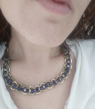 Gargantilla dorada piedra azul