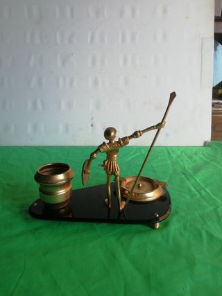 antiguo cenicero con figura de Don Quijote