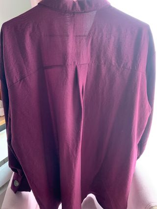 Camisa oversize de Lefties color burdeos 