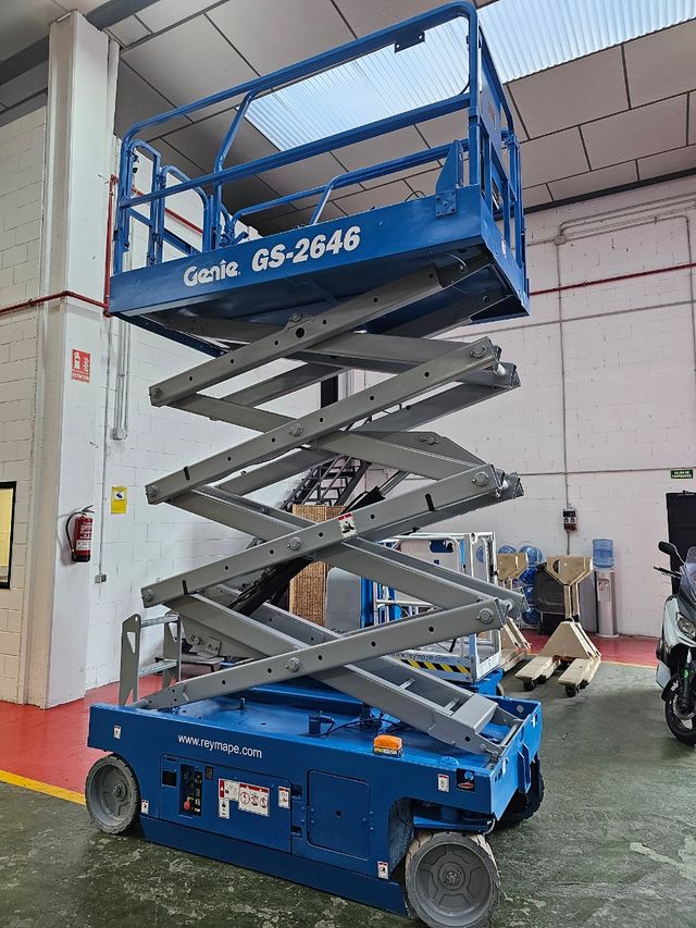 PLATAFORMA ELEVADORA ELECTRICA GENIE