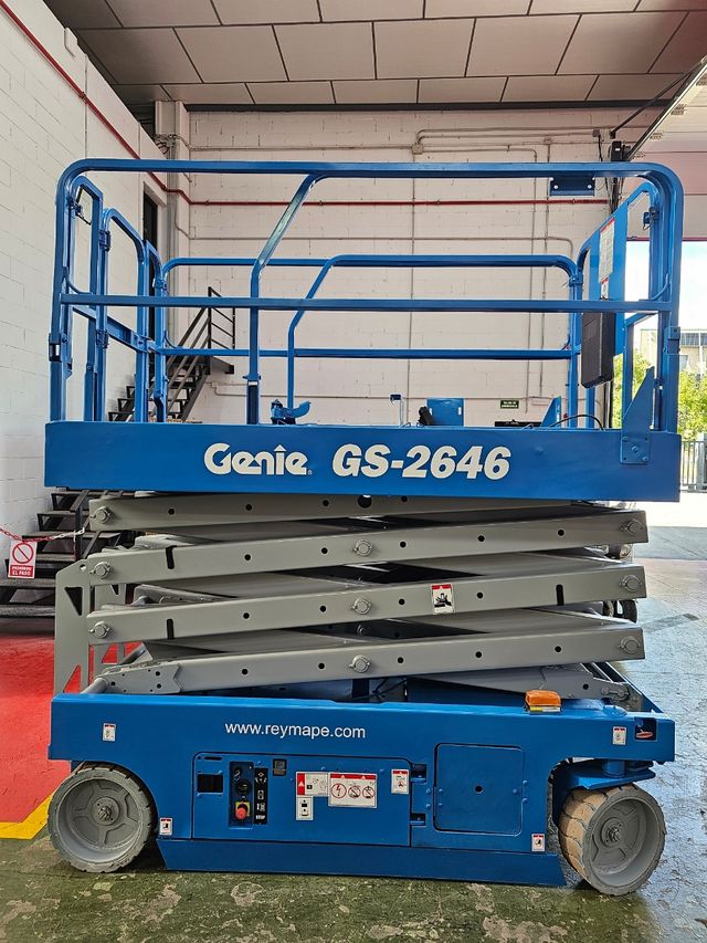 PLATAFORMA ELEVADORA ELECTRICA GENIE