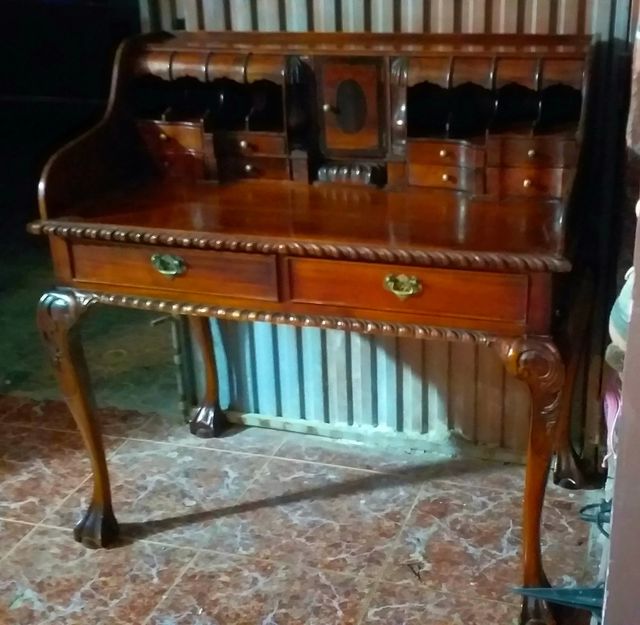 Escritorio secreter estilo "Chippendale".