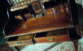 Escritorio secreter estilo "Chippendale".