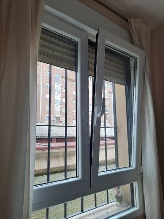 Ventana oscilobatiente de aluminio 