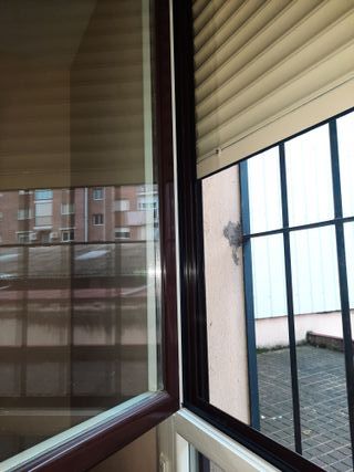 Ventana oscilobatiente de aluminio 