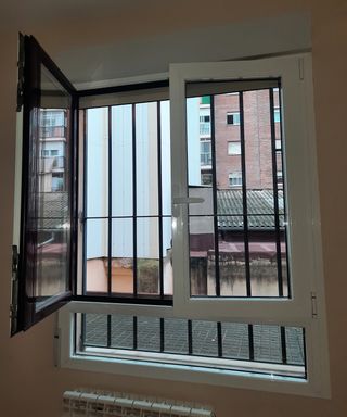 Ventana oscilobatiente de aluminio 