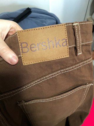 Pantalones marrones anchos de Bershka