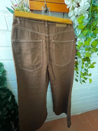 Pantalones marrones anchos de Bershka