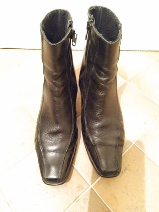 Botines negros mujer