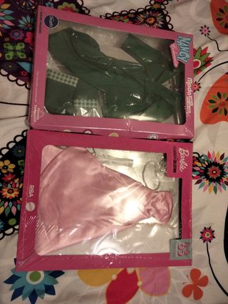Vestido y chubasquero de Nancy.