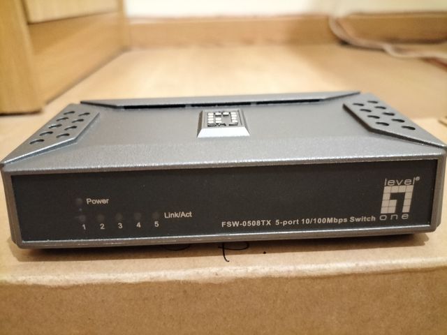Switch conmutador FastEthernet 