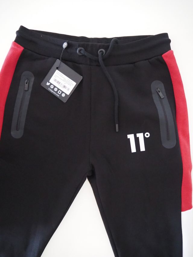 11º_11 Degrees. Pantalón deportivo jogger. Talla M